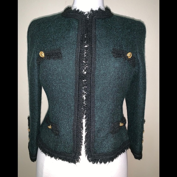 Carolina Herrera Jackets & Blazers - CAROLINA HERRERA BEAUTIFUL BLAZER SIZE 6